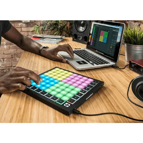 Novation LaunchPad X MIDI контроллер купить в Москве и РФ недорого